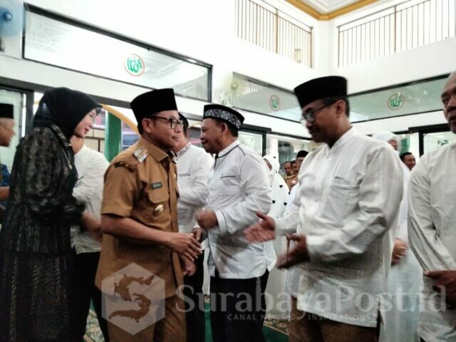 Walikota Malang, H Sutiaji melepas keberangkatan 48 calon jemaah haji ASN Pemkot Malang di Masjid Baitur Rohman Pemkot Malang