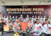 Kapolresta Malang Kota, Kombes Pol Budi Hermanto beserta jajaran, menunjukkan tersangka dan barang bukti dari kasus pembunuhan berencana