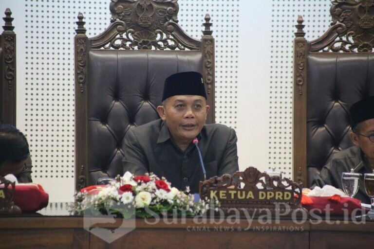 Ketua DPRD Kota Malang I Made Riandiana Kartika saat memimpin sidang Paripurna dengan bahasan Pengarusutamaan Gender, Rabu (07/06/2023)
