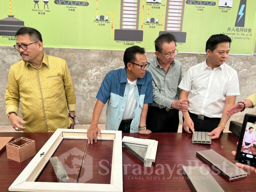 Walikota Malang H Sutiaji bersama jajaran meninjau pengolahan sampah dengan teknologi terbaru di Tiongkok (dok.humas Pemkot)