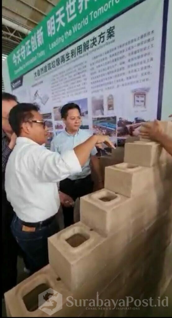 Di Tiongkok, Walikota Sutiaji Kunjungi Pusat Pengelolaan Sampah Plastik Menjadi Bahan Bakar (dok.humas Pemkot)