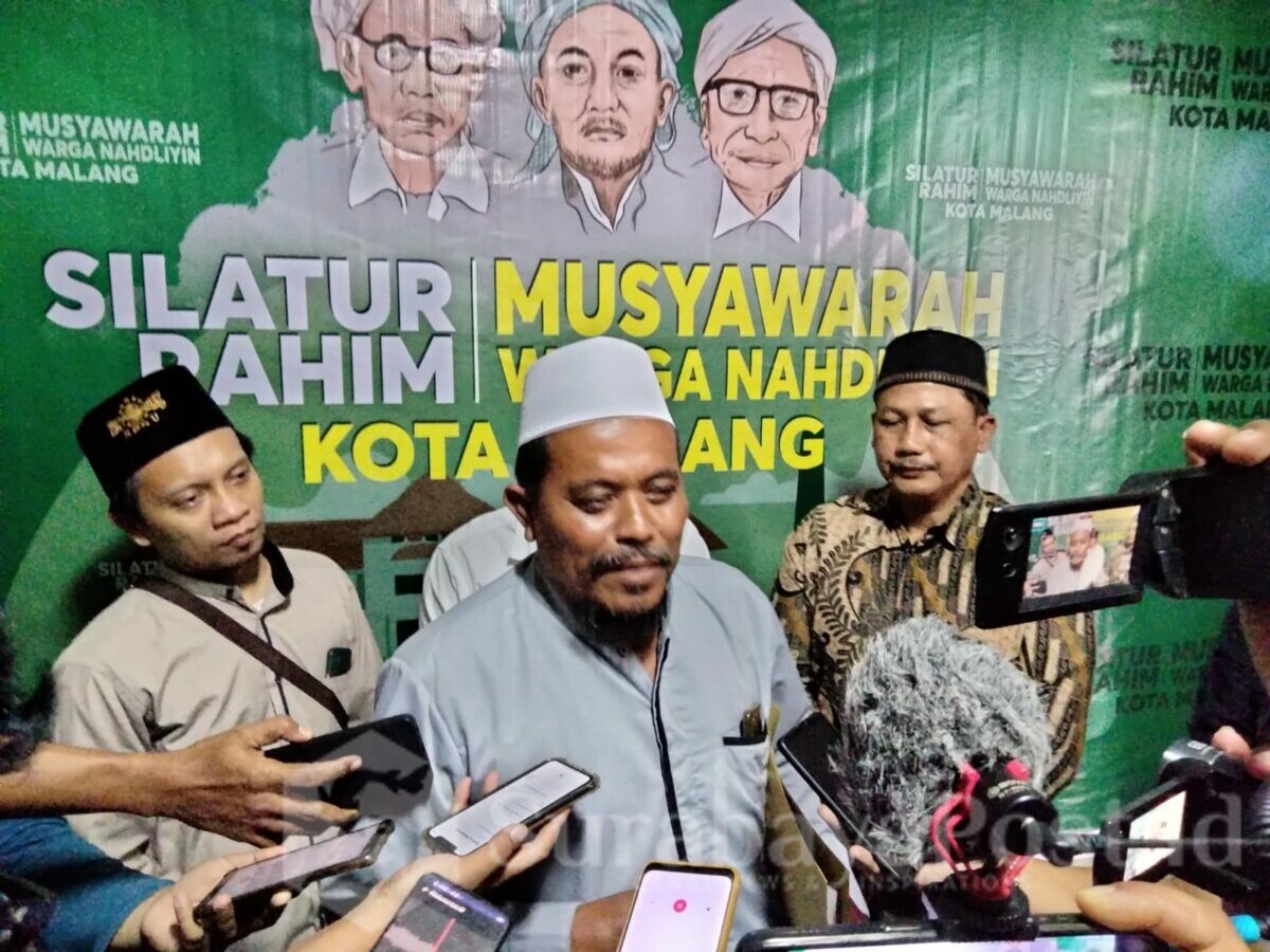 Perwakilan warga NU Kota Malang, Abdul Qowi memberikan keterangan kepada wartawan