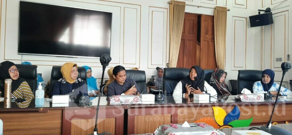 Komnas Perempuan saat audensi dengan Walikota Malang di ruang sidang Balaikota Malang