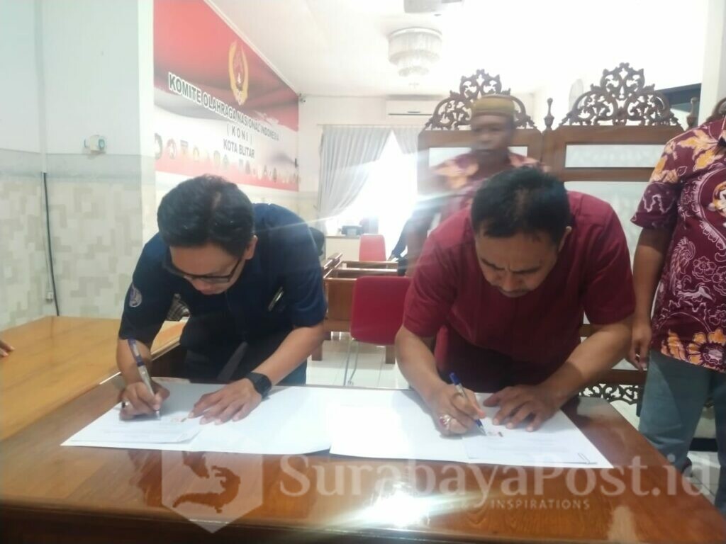 Penandatanganan MoU Prodi PJKR IKIP Budi Utomo Malang dengan KONI Kota Blitar (ist)