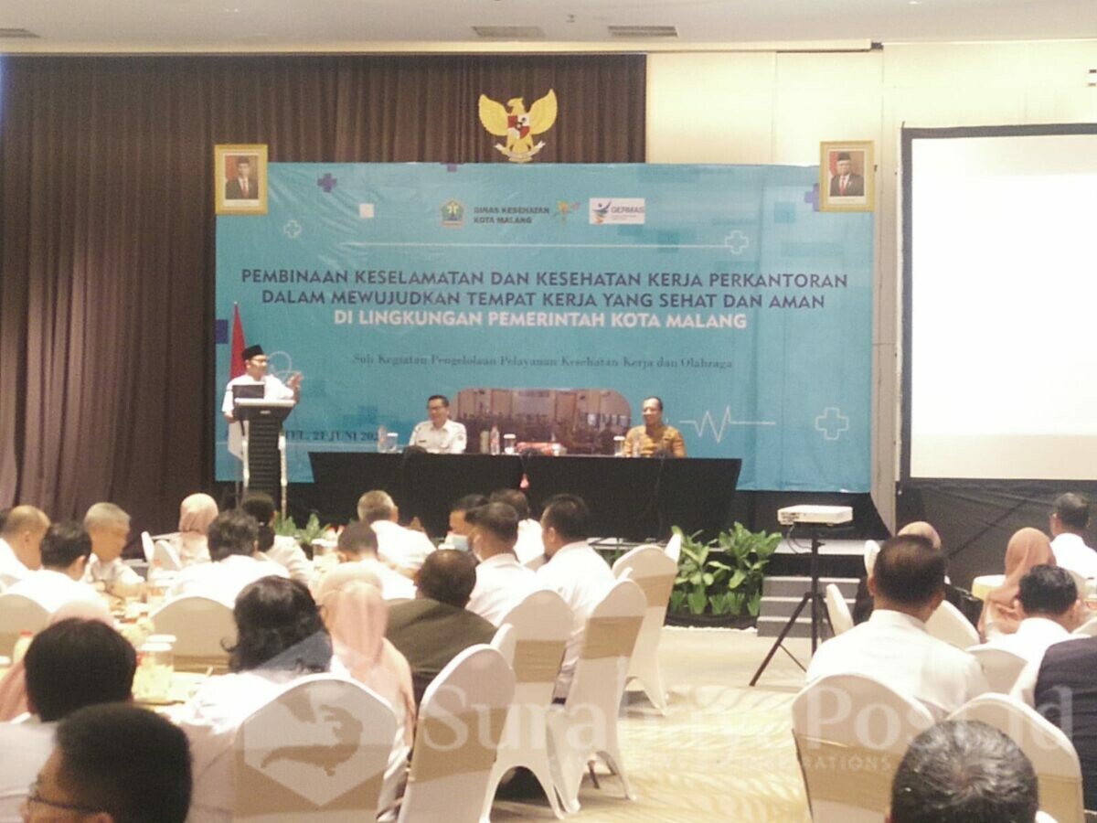 Walikota Malang, H Sutiaji memberikan arahan Pembinaan Keselamatan dan Kesehatan Kerja (K3) Perkantoran, di Hotel Atria (ist)