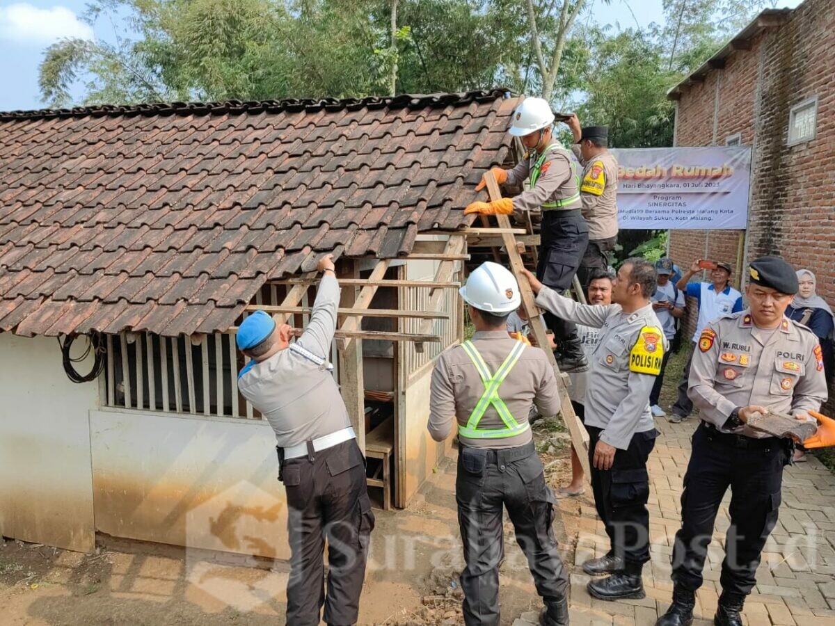 Program bedah rumah yang digelar Polresta Malang Kota dalam rangka menyambut hari Bhayangkara ke 77 (ist)