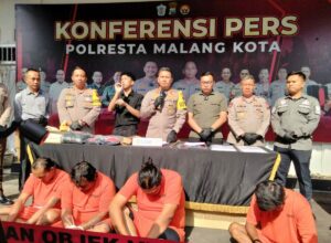 Polresta Malang Kota menggelar konferensi pers hasil ungkap pelaku pembunuhan di Sukun, Kota Malang