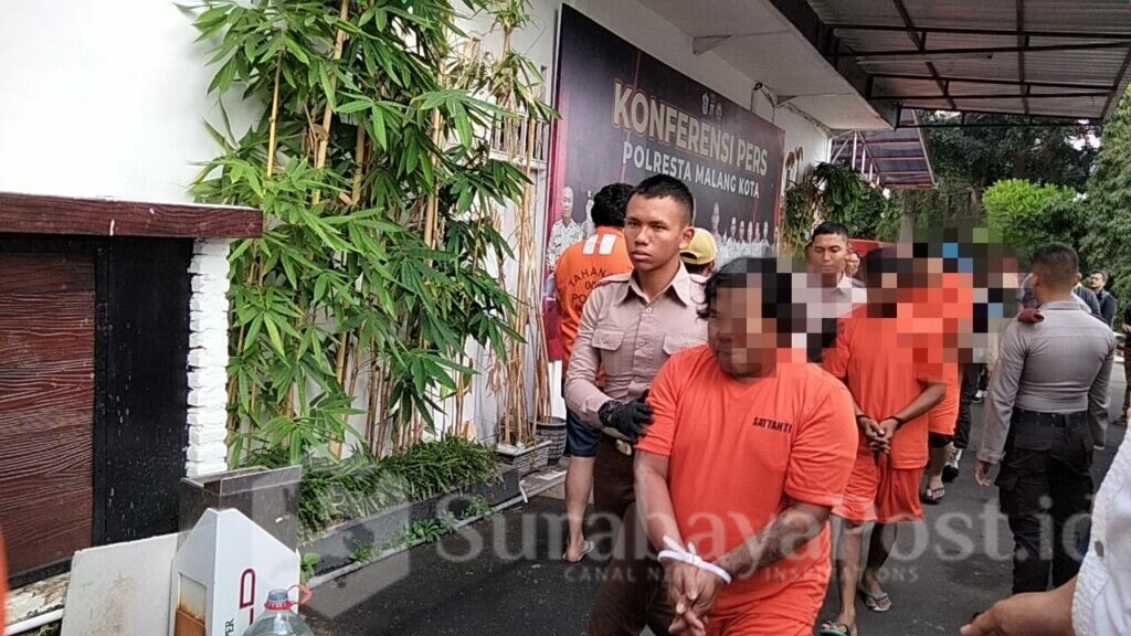 Empat pelaku pembunuhan di Bakalan Krajan, Sukun, Kota Malang dikeler petugas Kepolisian