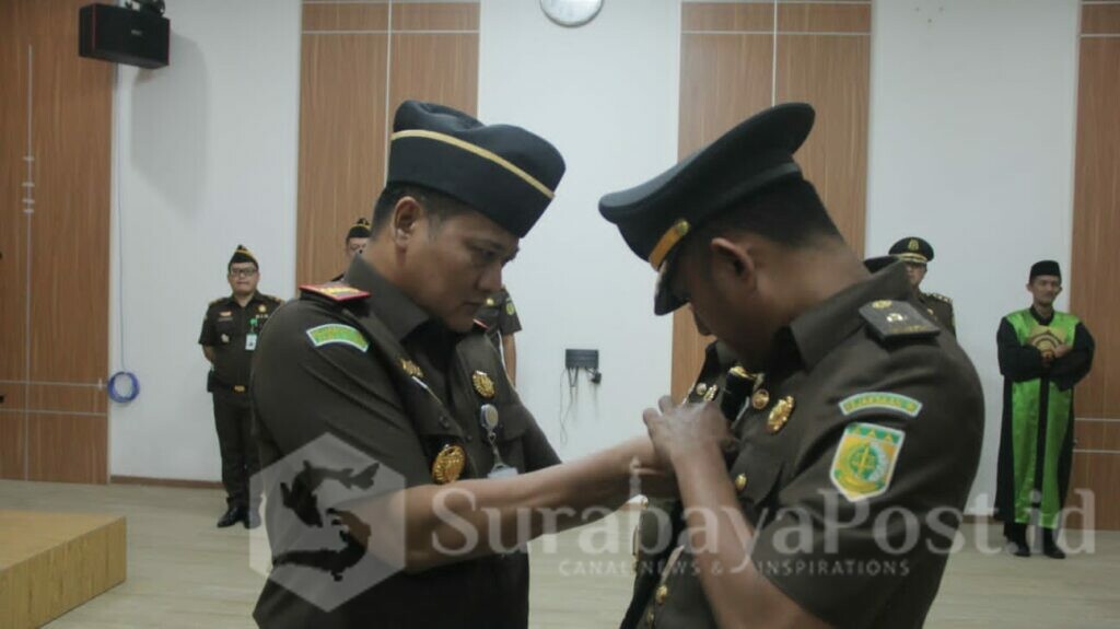 Kepala Kejaksaan Negeri Kota Malang, Edy Winarko, SH, MH memimpin prosesi Sertijab Kasi Datun dan Kasi PB3R (ist)