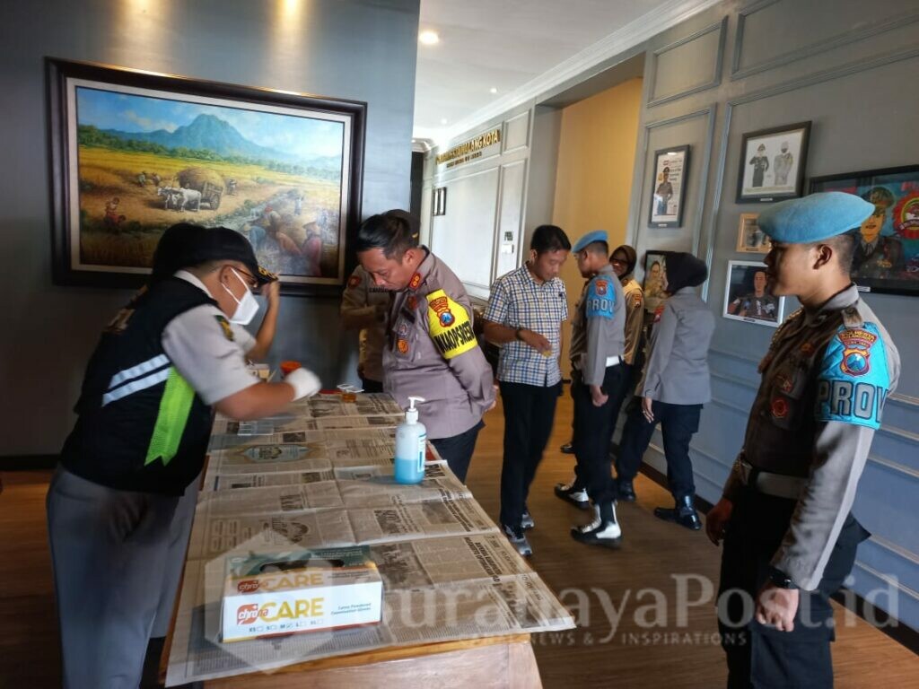 Guna mengantisipasi penggunaan narkoba, Polresta Malang Kota melakukan tes urine kepada anggotanya secara mendadak. (ist)