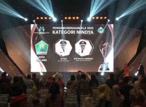 Kota Malang meraih dua penghargaan Kota Layak Anak (KLA) Kategori Nindya di ajang Penganugerahan Kabupaten/Kota Layak Anak (KLA) 2023, serta Penghargaan Data Forum Anak (DAFA) Award 2023 Kategori Website Terbaik yang diraih oleh Forum Anak Kota Malang. (ist)
