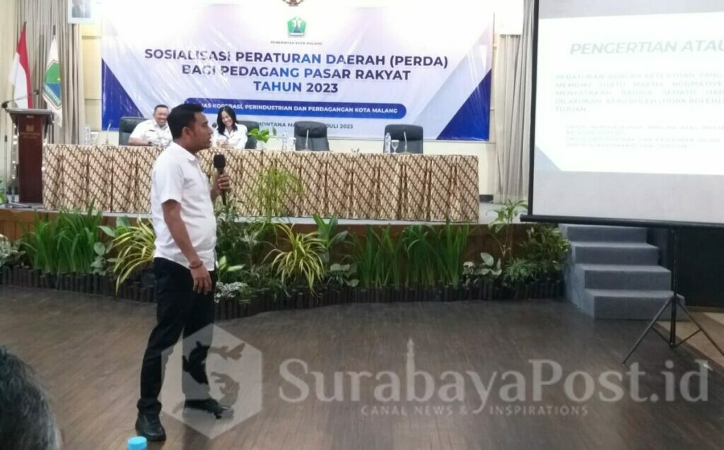 Kepala Seksi Perdata dan Tata Usaha Negara (Kasi Datun) Kejari Kota Malang, Budi Darmawan, SH., MH memberikan arahan pada peserta sosialisasi
