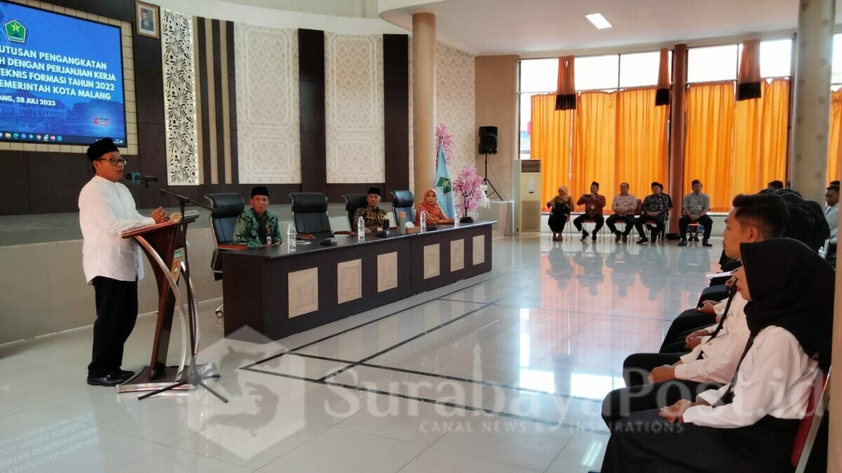 Walikota Malang H Sutiaji memberikan arahan kepada guru GTT yang mendapatkan SK PPPK di Lingkungan Pemerintah Kota Malang