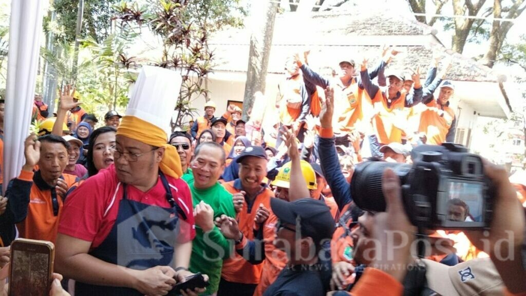 Puluhan suporter DLH Kota Malang pendukung Noer Rahman Wijaya