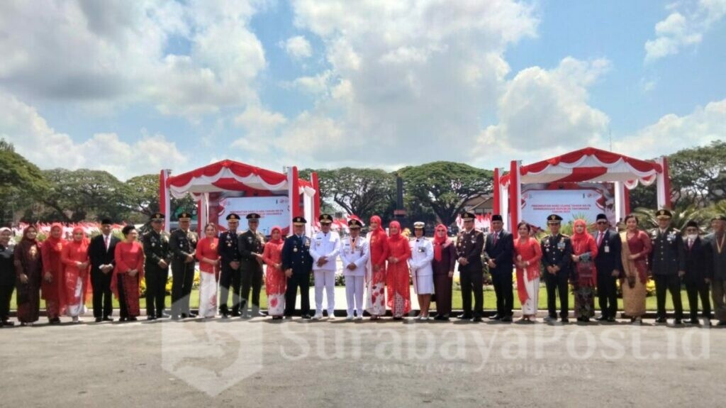 Walikota Malang H Sutiaji dan Wakil Walikota Sofyan Edi Jarwoko pose bersama jajaran Forkopimda