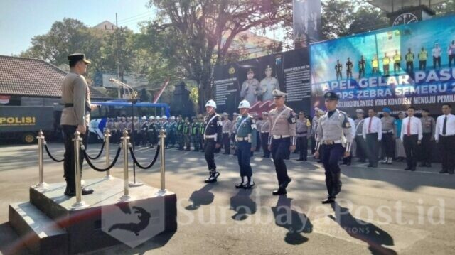 Kapolresta Malang Kota, Kombes Pol Budi Hermanto memimpin apel gelar pasukan Operasi Zebra Semeru 2023