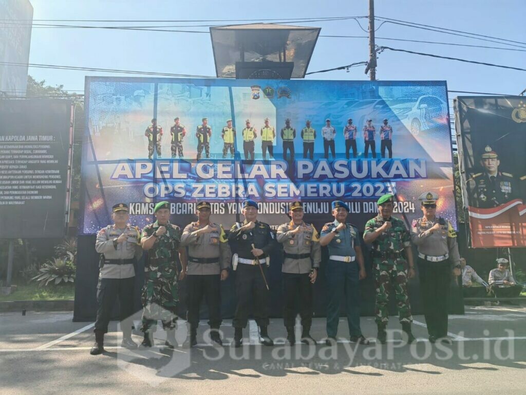 Pose bersama usai apel gelar pasukan Operasi Zebra Semeru 2023 di halaman Mapolresta Malang Kota