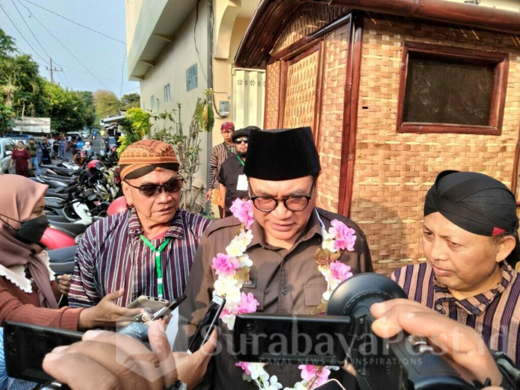Wakil Walikota Malang, Sofyan Edi Jarwoko memberikan keterangan kepada wartawan