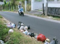 PRIHATIN : Sampah yang dibuang oleh oknum di Jl.Mustari Kota Batu