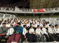 Ribuan santri se Jawa Timur pendukung Timnas Indonesia VS Turkmenistan pada laga persahabatan di Gelora Bung Tomo, Surabaya