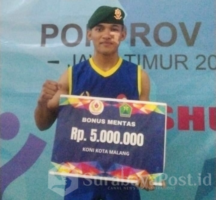 Ramadhan Akbar atlet Wushu kelas 65 kilogram Kategori Sanda peraih medali emas untuk Kota Malang
