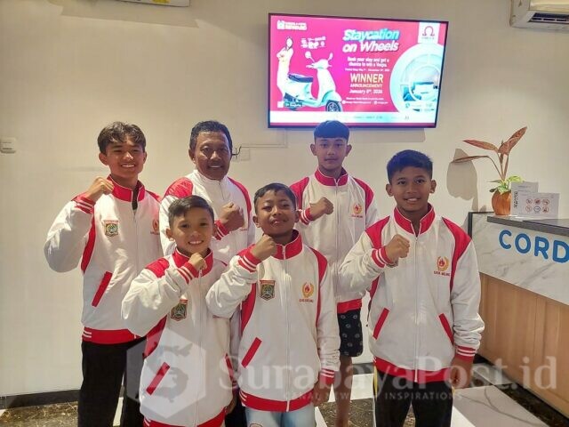 WhatsApp Image 2023-09-16 at 09.14.39 Ketua KONI Kab Malang H Rosydin (tengah) foto bersama dengan atlet Senam yang meraih medali perunggu di Porprov VIII Jatim 2023 (ist)