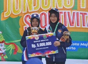 Salsa dan Desta Kakak Beradik Peraih Emas Cabor Biliard Kota Malang di Porprov VIII Jawa Timur. (ist)