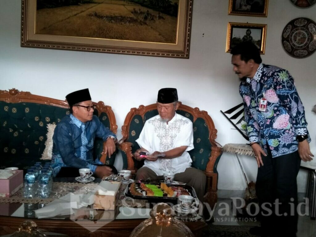 Walikota Sutiaji saat berkunjung di kediaman mantan Walikota Malang Suyitno