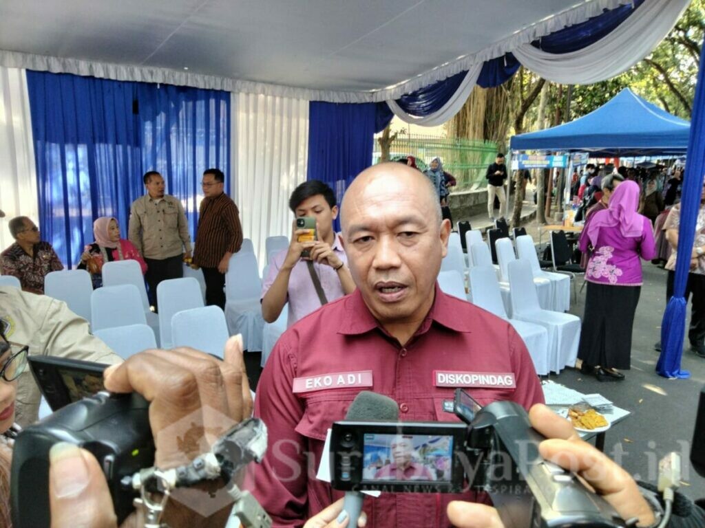 Kepala Diskopindag Kota Malang, Eko Sri Yuliadi saat memberikan keterangan kepada wartawan di lokasi Pesta Rakyat