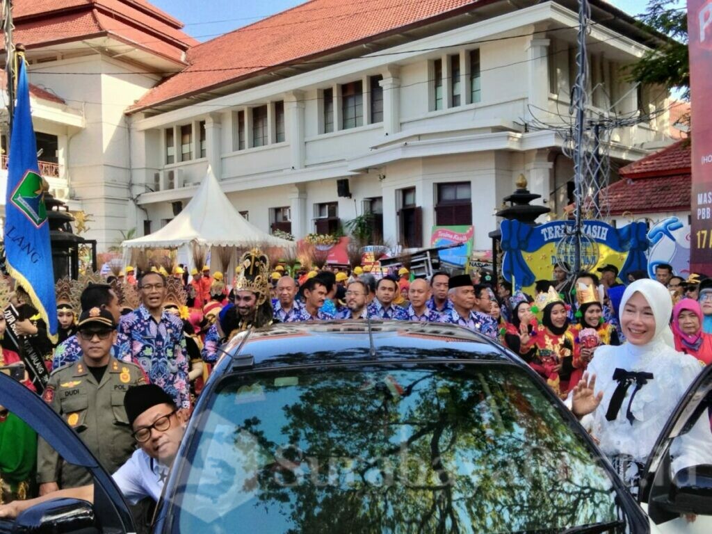 Para pejabat di lingkungan Pemkot Malang melepas Walikota Sutiaji dan Wakil Walikota Sofyan Edi Jarwoko