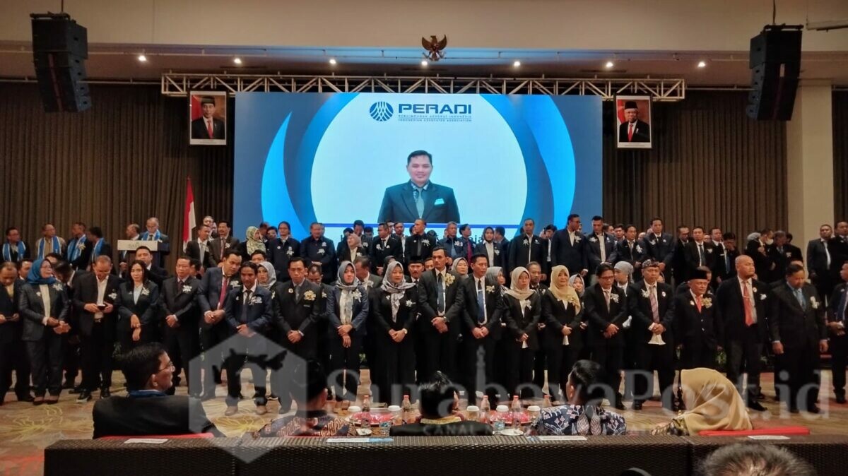 Ketua Umum Dewan Pimpinan Nasional Perhimpunan Advokat Indonesia (DPN Peradi), Otto Hasibuan, melantik sembilan pengurus Dewan Pimpinan Cabang Peradi Se- Jawa Timur di hotel Savana Kota Malang, Jumat (06/10/2023) malam.