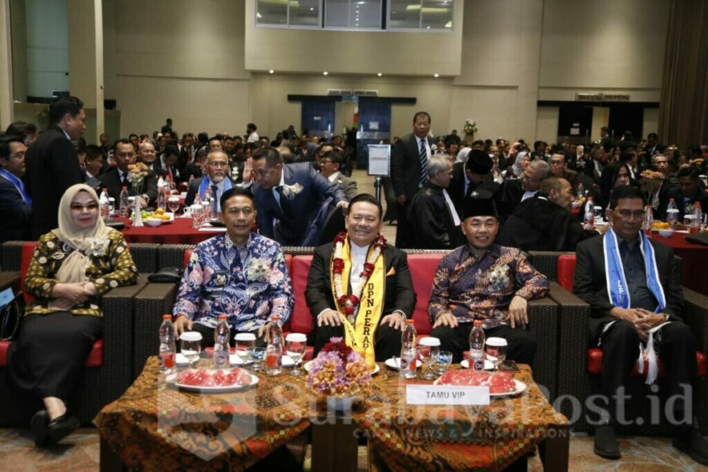 Pj Walikota Malang, Wahyu Hidayat bersama Ketua Umum DPN Peradi, Otto Hasibuan dan tamu undangan lainnya (ist)