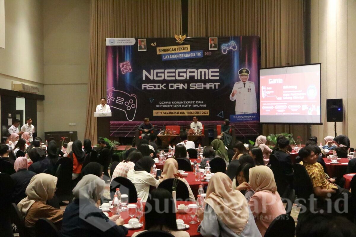 Pj Walikota Malang, Wahyu Hidayat membuka secara resmi Bimbingan Teknis Layanan Teknologi Informasi Masyarakat (dok. Prokompim Setda Kota Malang)