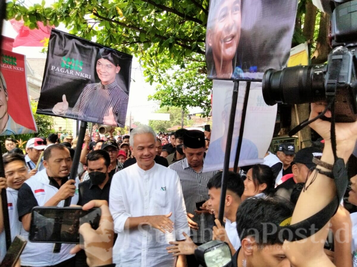 Ribuan relawan dan Partai pengusung di Kota Malang menyambut kedatangan Calon Presiden, Ganjar Pranowo