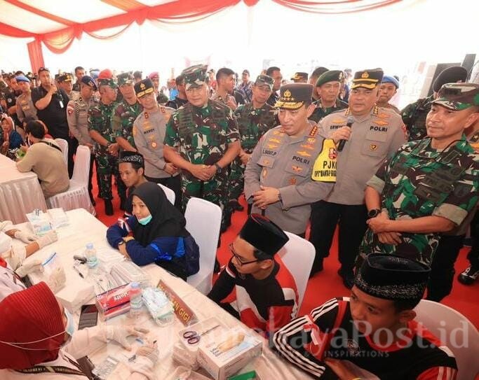 Kapolri Jenderal Listyo Sigit dan Panglima TNI Apresiasi Kegiatan Baktikes dan Baksos Alumni Akabri 91 di Lapangan Rampal Kota Malang