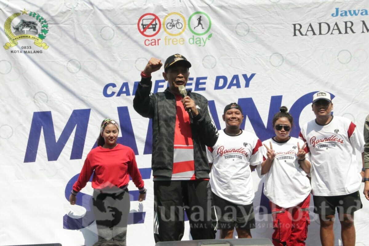 Pj. Walikota Malang, Wahyu Hidayat sapa warga di World Walking Day dan CFD