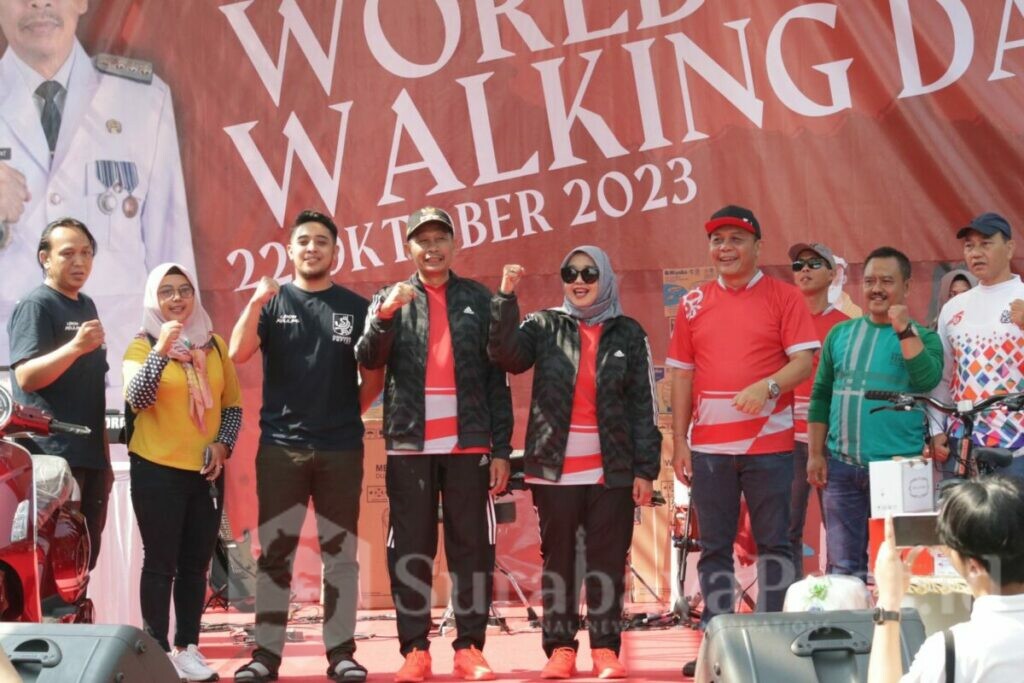 Pj. Walikota Malang, Wahyu Hidayat sapa warga di World Walking Day dan CFD