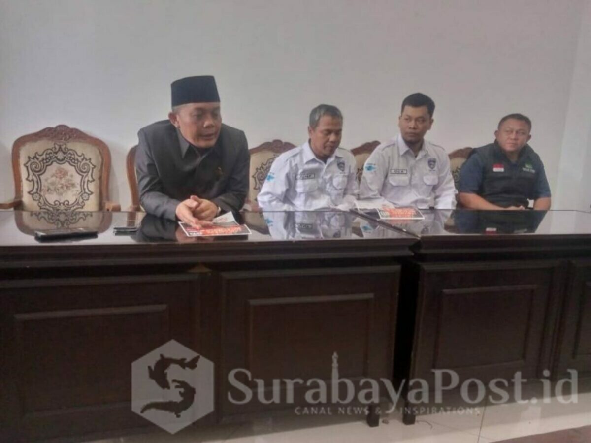 Ketua DPRD Kota Malang, I Made Riandiana Kartika saat menggelar konferensi pers bersama IMI (ist)