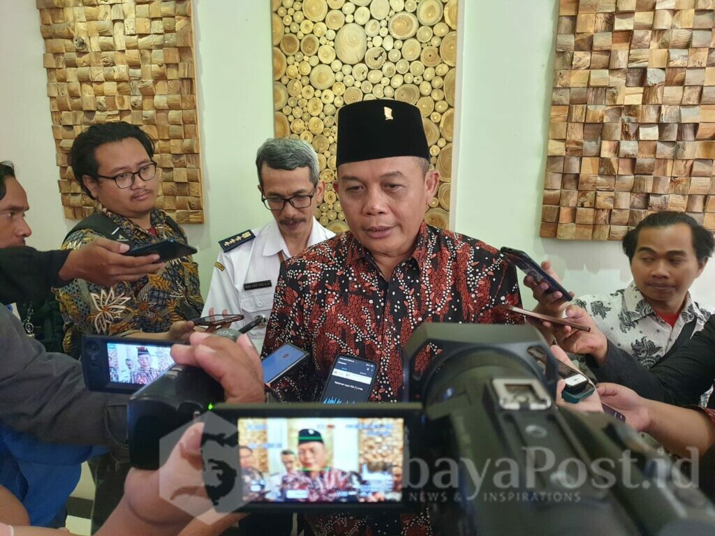 Ketua DPRD Kota Malang, I Made Riandiana Kartika saat memberikan arahan dalam kegiatan Dialog Kebangsaan bagi warga Kecamatan Lowokwaru di Hotel Savana, Rabu (08/11/2023).