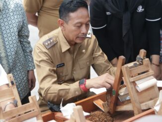Pj. Walikota Malang, Wahyu Hidayat membuka Pelatihan Melinting Untuk Industri Hasil Tembakau di PT. Sinar Mahkota Mas (prokompim)