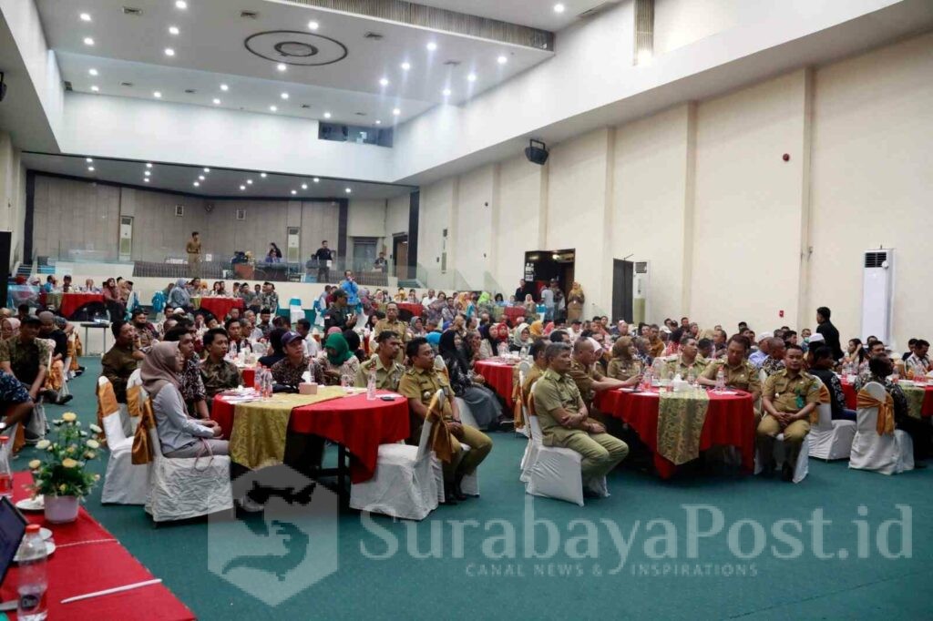 Peserta Dialog Wawasan Kebangsaan mendengarkan arahan dari Pj Walikota Malang. (Dok. Prokompim)