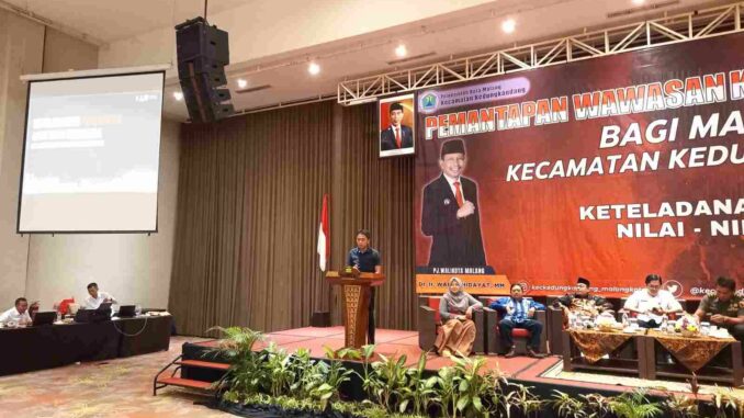 Suryadi dan Lookh Mahfudz, Dua Anggota DPRD Kota Malang Berikan Wawasan Kebangsaan Bagi Masyarakat Kedungkandang. (ist)