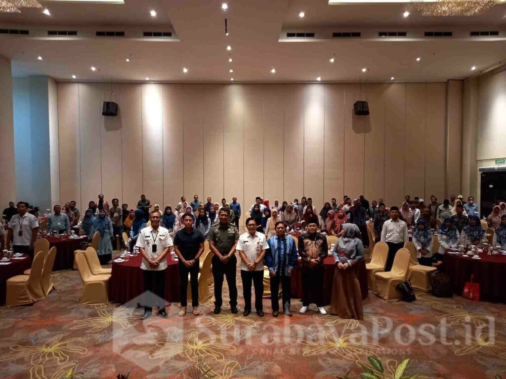 Anggota DPRD Kota Malang Fraksi Golkar, Suryadi, S.Pd.,M.M, Anggota DPRD kota Malang Loh Mahfud pose bersama narasumber lainnya dan peserta wawasan kebangsaan
