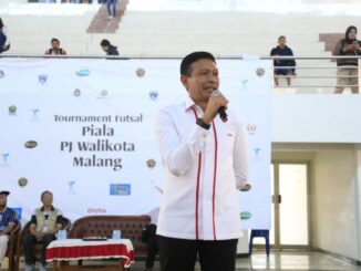 Pesan sportivitas disampaikan Pj. Wahyu Hidayat saat membuka turnamen futsal pial Pj. Walikota Malang. (Dok. Prokompim)