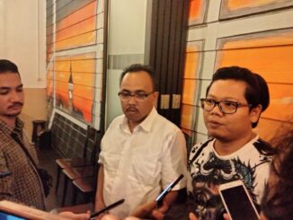 Ribut Efendi didampingi Dr Yayan Riyanto, SH, MH, selalu kuasa hukumnya saat menceritakan kronologis yang menimpanya
