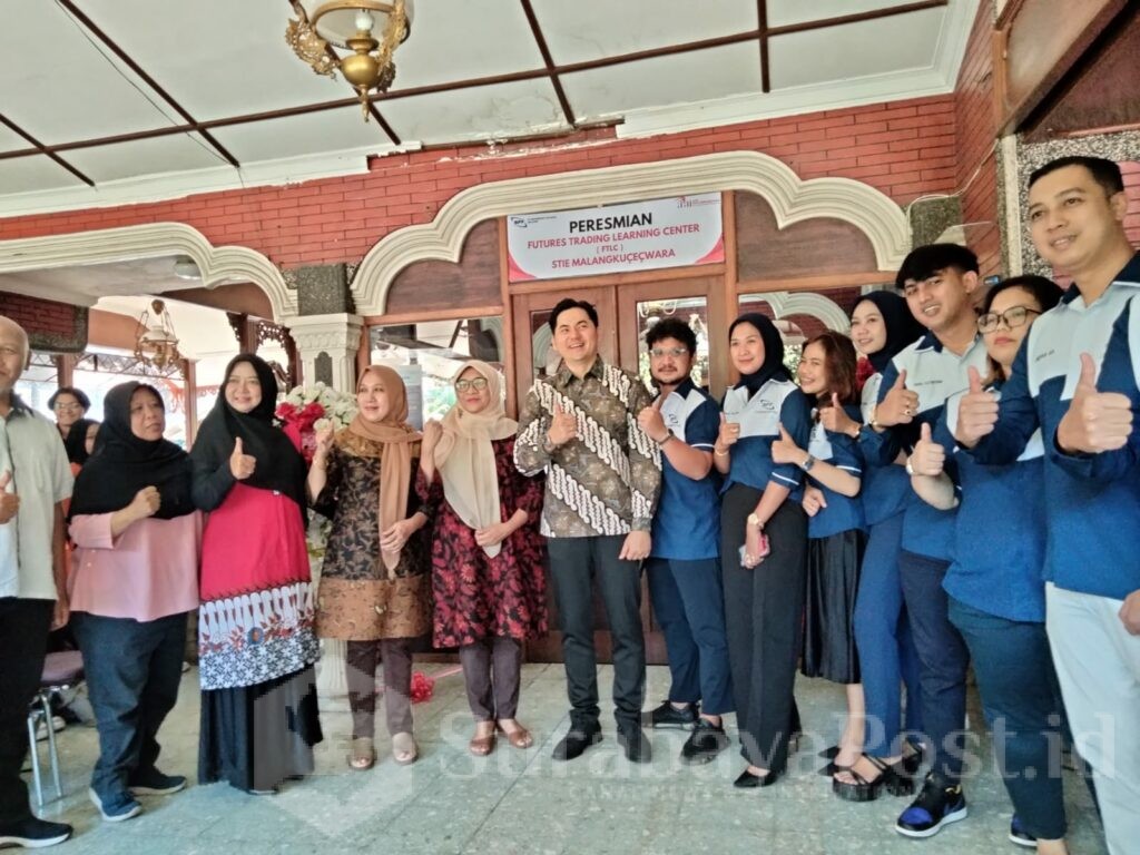 Tim PT BPF Cabang Malang pose bersama Civitas Akademika STIE Malangkucecwara