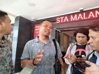 Guntur Putra Abdi Wijaya, SH, MH, kuasa hukum pelaku mutilasi saat memberikan keterangan kepada wartawan
