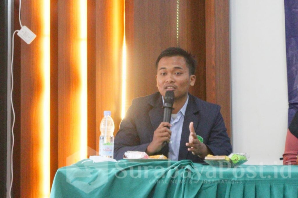 Ketua Mahasiswa Sumatera Utara se-Indonesia, Ridha Zikri Pinem, saat memimpin rapat evaluasi mingguan di Kota Malang pada Jumat 1Januari 2024 siang. (ist)
