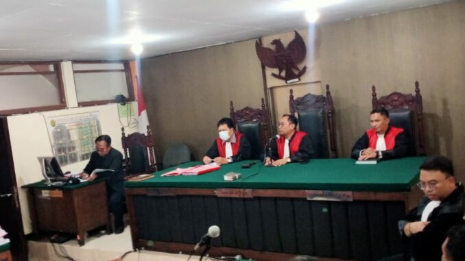 DITUNDA : Majelis hakim membacakan penundaan pembacaan sidang putusan Wahyu Kenzo dkk di Ruang Sidang Kartika PN Kota Malang Malang, Rabu (17/01/2024) pagi