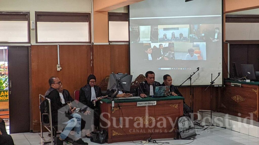 Tim JPU Kejaksaan Negeri Kota Malang dalam sidang putusan terdakwa Wahyu Kenzo dkk di ruang sidang Cakra Pengadilan Negeri Kota Malang